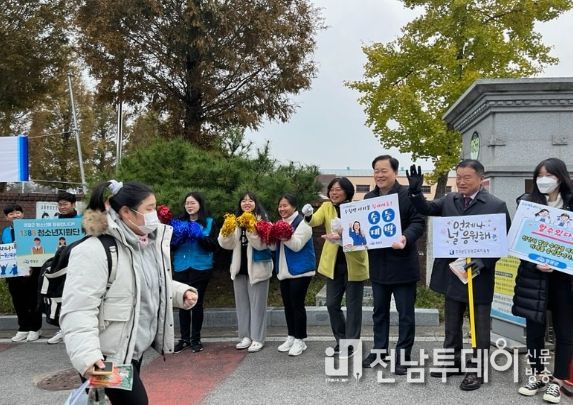 영광군 김정섭 부군수, 수능 수험생 격려와 응원 메시지 전달