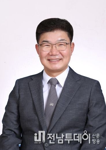 위원장 : 최환석의원