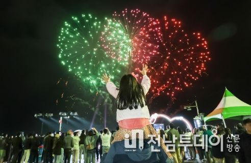 목포시는 이번주 토요일 목포해상W쇼를 올해 마지막 공연을 개최한다. / 목포시 제공