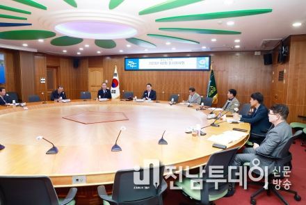 1. 화순장학회 제3회 임시이사회 회의 모습.