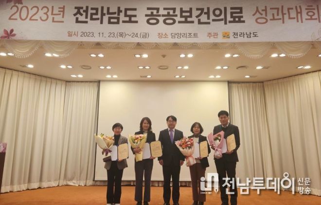 사진에서 왼쪽 두번째 건강증진과 박경자 팀장