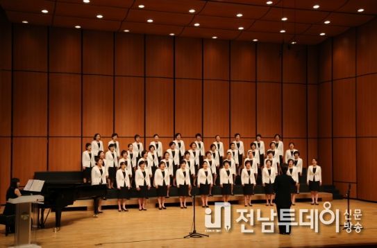 서구여성합창단 정기연주회‘그리우면 그리운대로’