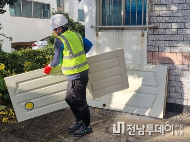집앞 도로변 배출