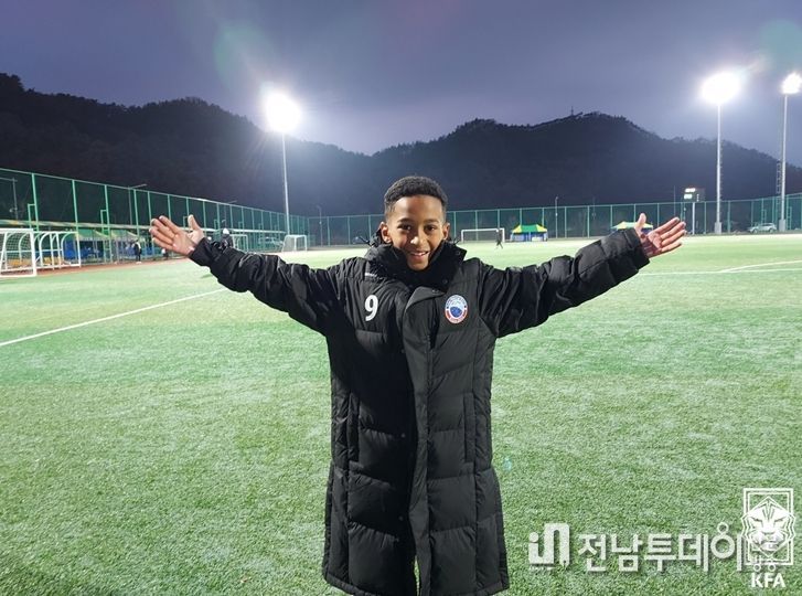 대구FC 공격수 에드가의 아들 알툴은 대구이형상축구클럽에서 활약하고 있다.