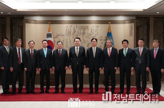 정책실장‧수석비서관 임명장 수여식