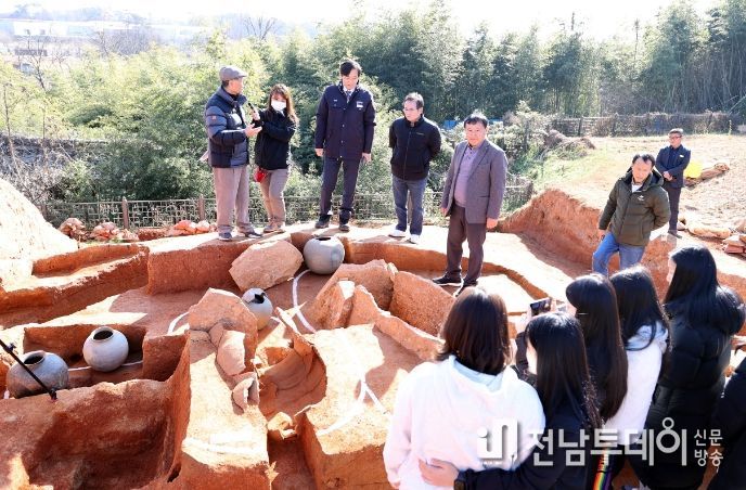시종면 옥야리 고분군 발굴조사.