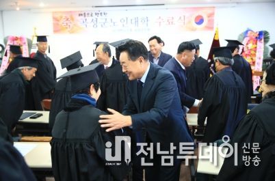 배움으로 행복한 곡성군 노인대학 수료식 개최