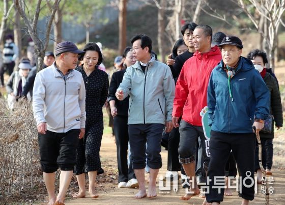 광산구 ‘내집앞 맨발길 주민 소통마당’ 행사 사진