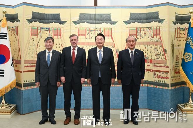 2월 8일 윤석열 대통령은 미국 국가안보보좌관과 일본 국가안전보장국장을 관저로 초청하여 만찬을 가졌다.
