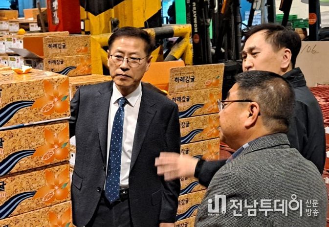 가락동 농수산물 도매시장 방문한 안우진 제주부시장