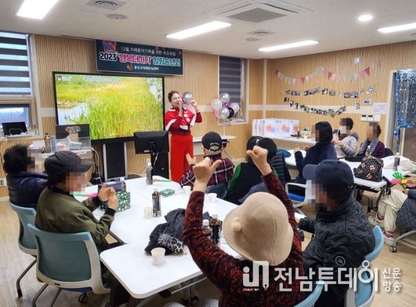 치매 돌봄 가족을 위한 ‘행복더하기 힐링송년회
