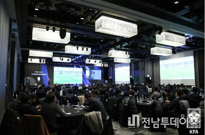 K리그1에서 K4리그에 이르는 전면적인 심판 승강제를 실시할 것을 발표했다.