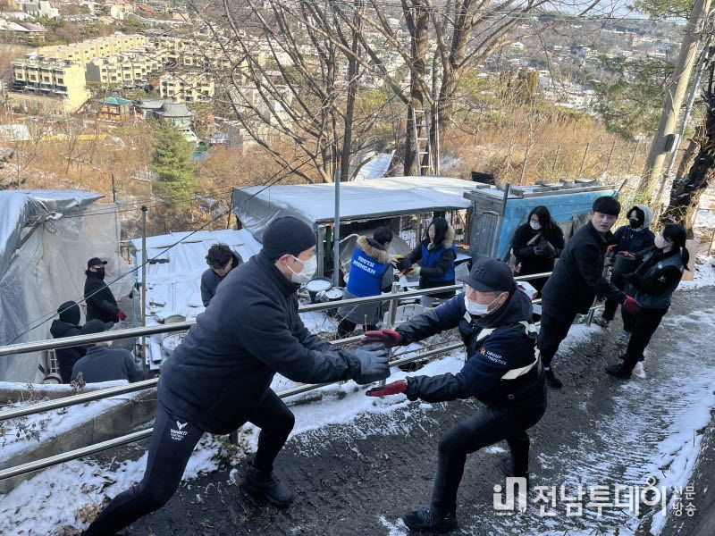 사랑의 연탄 나눔 전달