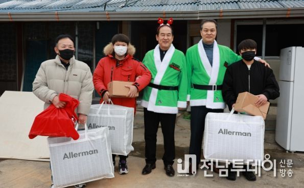 산타로 변신한 기관 단체장들, 지역아동 직접 방문