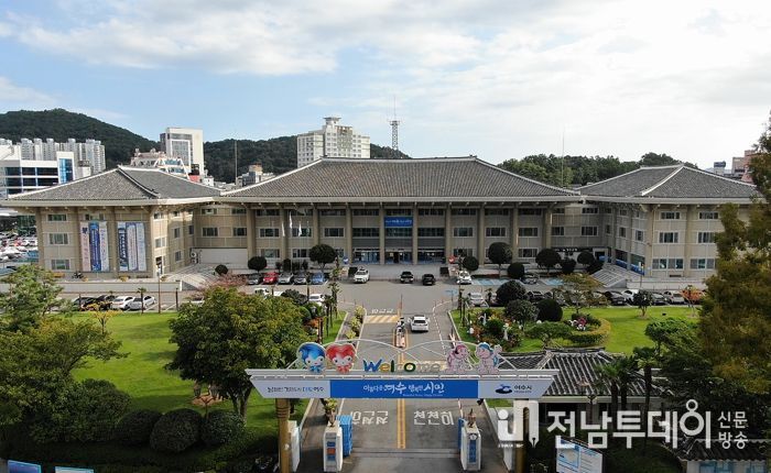 여수시는 가족친화적 직장문화를 인정받아 여성가족부로 지난 19일 가족친화 인증기관으로 재 인증 받았다.