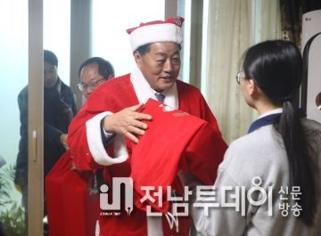 곡성군, 취약계층 아동가정 방문해 행복 전달