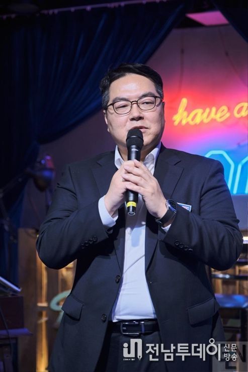 사진제공: KOFA , 행사 오프닝에서 환영인사를 하고있는 KOFA HR 서문교 회장 - ASM Korea 인사상무