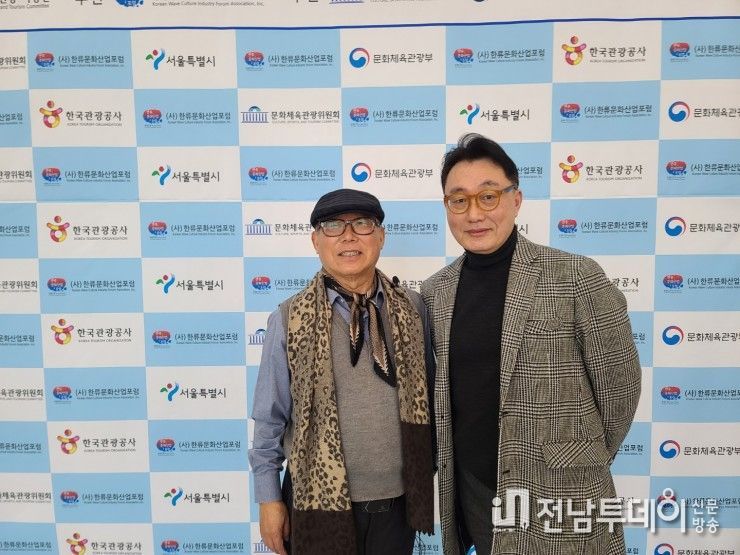 (좌) 탁계석 K클래식 회장, (우) 황순학 서울과학기술대학교 교수
