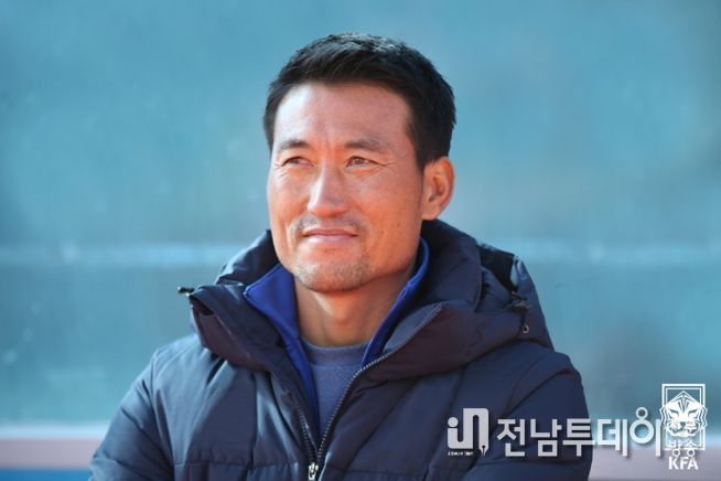 백기태 포항스틸러스 유스디렉터가 남자 U-17 대표팀 감독에 선임됐다.