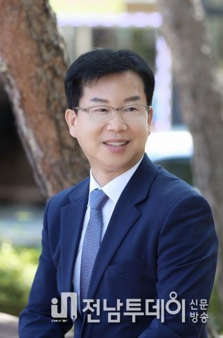 박병규 광산구청장 프로필 및 어등산 관광단지 조성사업 예정부지 사진