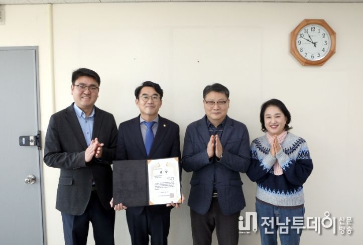 동구의회 김재식 의장, 최우수상 수상