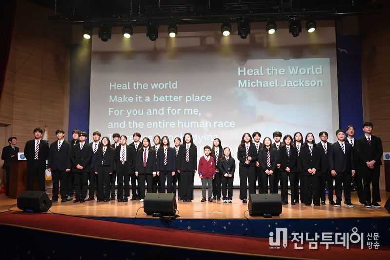 ‘ICAE2023 Together 지구환경 국제컨퍼런스 및 시상식’에서 차기 글로벌리더양성을 위하여 SNS기자연합회는 국제청소년문화교류연맹 청소년들의 UN SDGs 실천방안 영어 발표를 진행했다. (제공=SNS기자연합회)