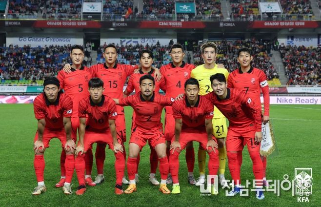 2023 AFC 아시안컵에 나설 남자 대표팀의 명단이 발표됐다. 사진은 지난 10월 베트남과의 경기에 선발로 나선 선수단의 모습.