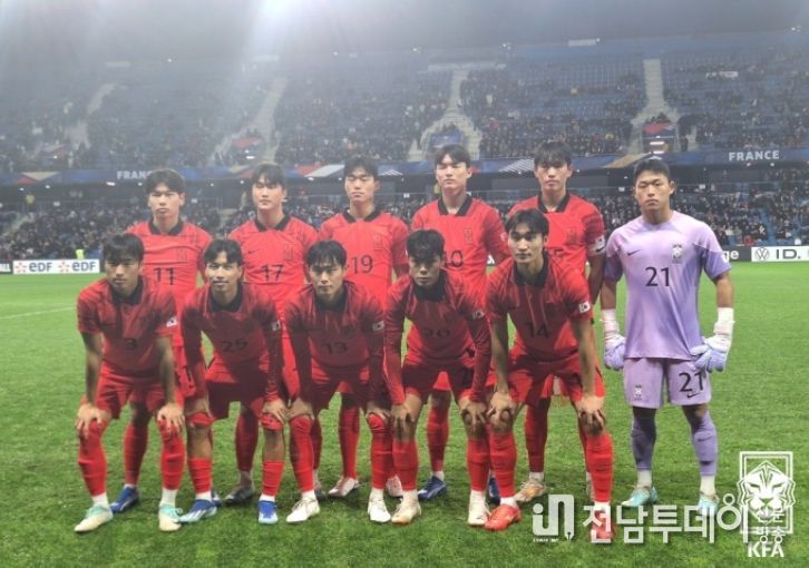 황선홍 감독이 이끄는 올림픽 대표팀이 오는 14일부터 튀르키예 전지훈련에 나선다. 사진은 지난 프랑스 원정 평가전에 출전한 선수단의 모습.