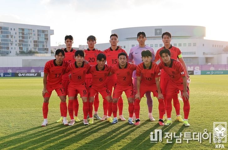 6일 아랍에미리트 아부다비에서 열린 이라크와의 친선경기에 선발로 나선 11명의 모습.
