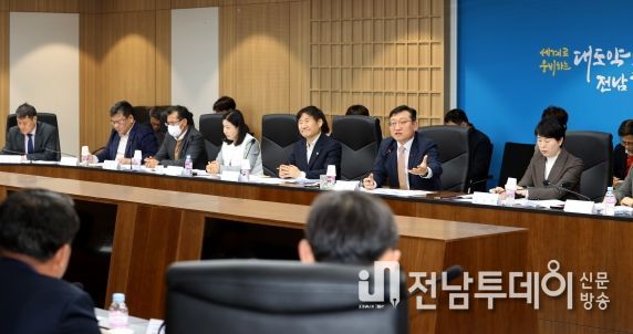 일자리 미스매치 및 빈일자리 해소 관계자 토론회 사진