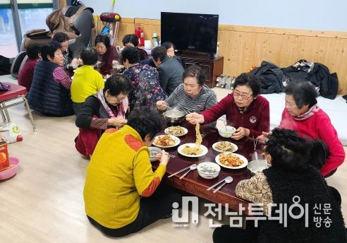 장성군 장성읍 명지회관, 3년째 우족탕 나눔