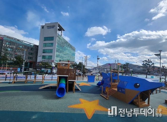 수시 대표 관광 1번지 종포해양공원 내 어린이 해양테마 놀이터가 새단장을 마치고 지난 23일 개장했다.