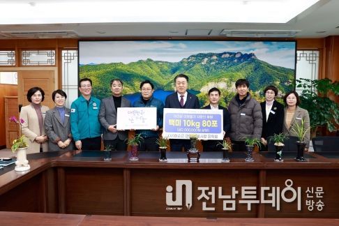 구복규 화순군수와 이효진 이사장(우측 4번째 인물)