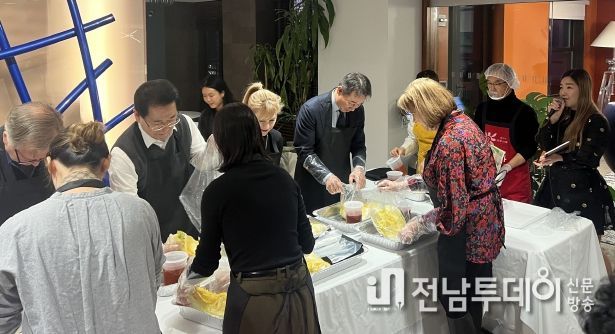 영암 왕인식품 김치 양념에 뉴요커들 엄지척