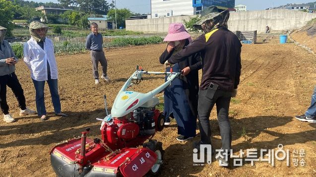 여수시가 귀농을 희망하는 신규(예비)농업인에게 체계적인 기초영농교육과 농업정보를 제공하는 ‘영농기초기술교육’ 교육생 20명을 모집한다.