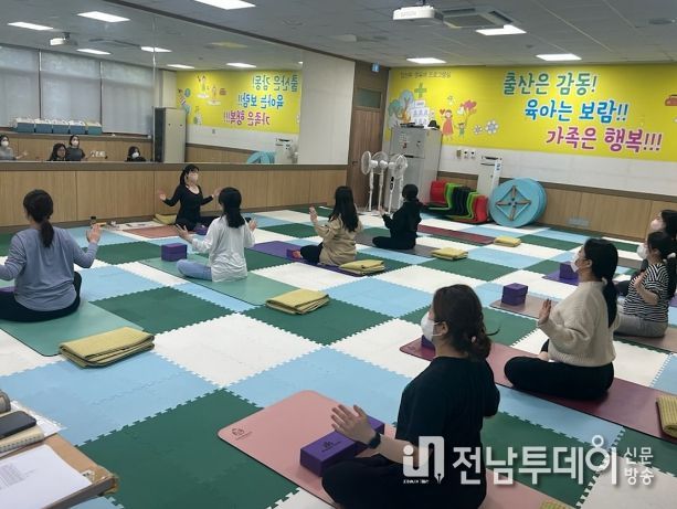 여수시가 임산부와 워킹맘을 위한 ‘소중한 아이, 행복한 엄마’ 프로그램을 운영할 강사를 오는 26일까지 모집한다.