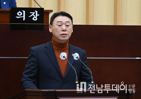 광주 서구의회 오광록 의원이 제318회 임시회 중 본회의에서 발언하고 있다. (사진 = 오광록 의원 제공)