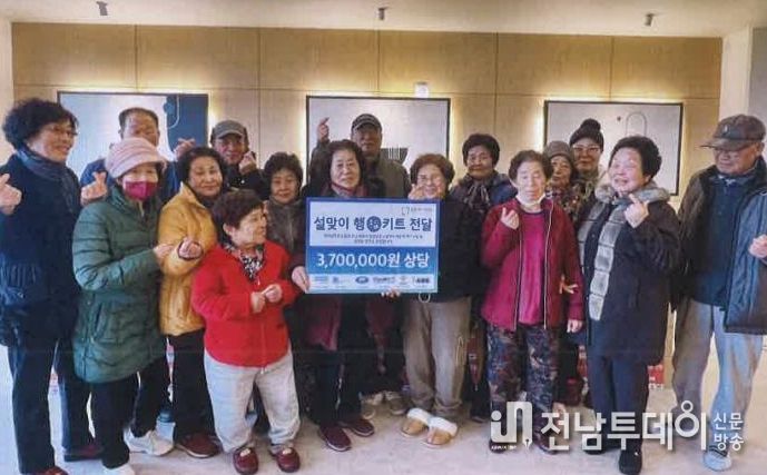 영암시니어클럽, 고령자주택에 행복꾸러미 전달