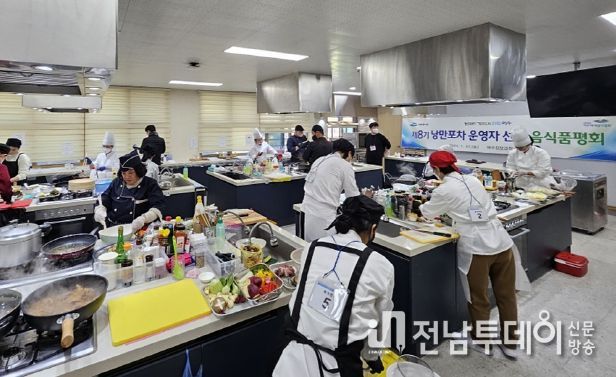 여수시가 ‘여수밤바다 낭만포차’를 새롭게 이끌 제8기 운영자 18명을 최종 선정했다.