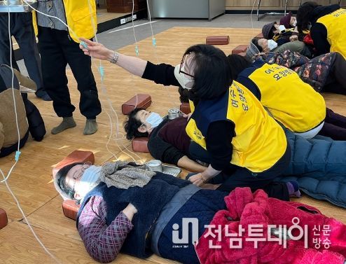 지난해부터 매월 27개 읍면동을 순회하며 의료봉사를 펼치고 있는 바르게살기운동 여수시협의회가 지난 26일에는 화양면을 찾았다.
