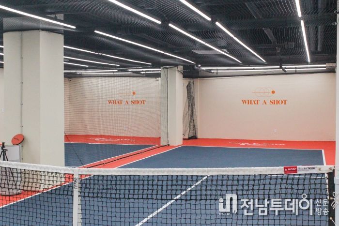 왓어샷테니스장