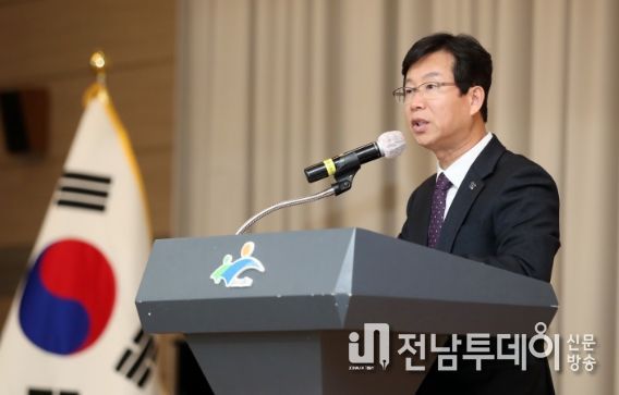 박병규 광산구청장이 1일 오전 구청 7층 윤상원홀에서 열린 2월 상생 공유 마당에서 올해 구정 운영 방향을 밝혔다.