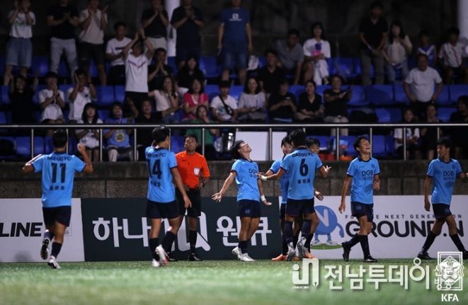 대구FCU15가 울진 금강송 춘계중등U14 유스컵 우승을 차지했다. 사진은 작년 8월 전북현대U15와의 K리그 유스 챔피언십 경기 장면.