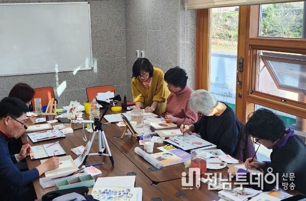 운주사문화관 2023년 캘리그라피 교실 수업 모습