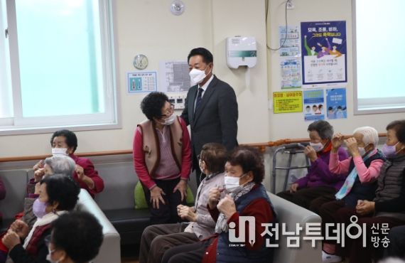 사회 복지 시설 방문