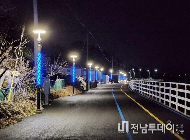 여수시 신월동 해안도로가 새로운 야경 명소로 거듭났다.
