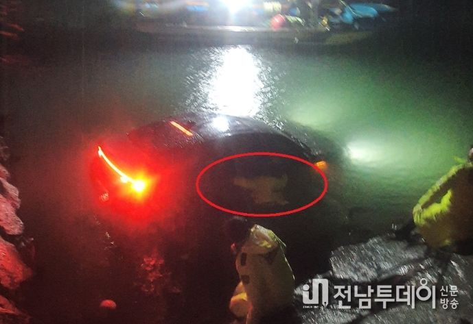 악천후 속 해상 차량 추락 운전자 1명 구조