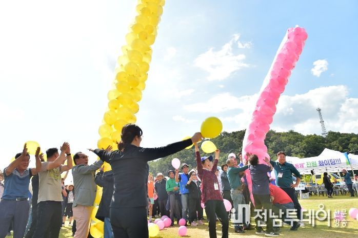 지난해 가을꽃축제에 참여한 주민들