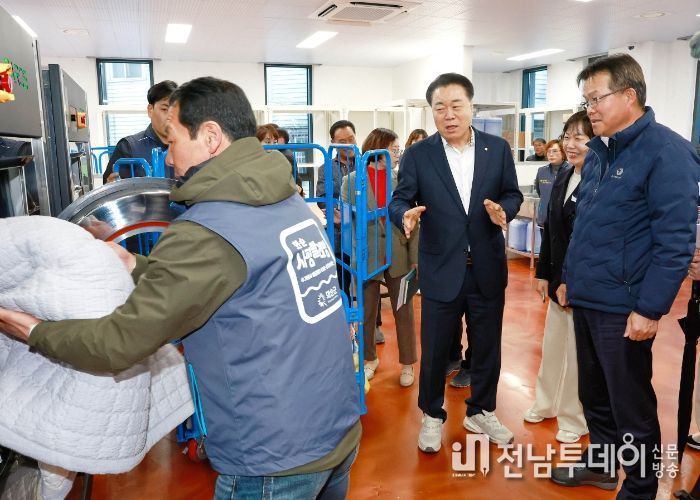 화순 사평 빨래방 내 세탁 과정 시연