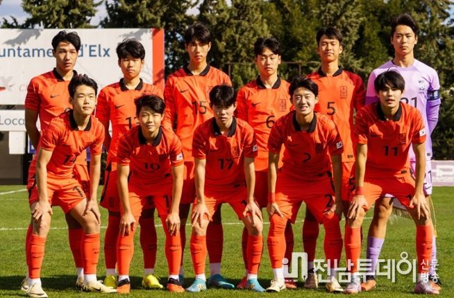 사우디전에 선발로 출전한 남자 U-16 대표팀 선수들의 모습.